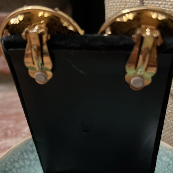 Carolee Pearl and Aurora Borealus Crystal Elegant Gold Clip On Earrings - Picture 9 of 12